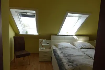 Ein Bett oder Betten in einem Zimmer der Unterkunft Grüne Düne Meerblick Friedrichskoog Spitze