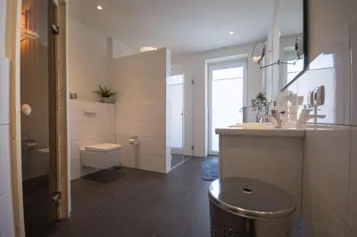 Ein Badezimmer in der Unterkunft Ferienwohnung 'Hohe Geest Whg. 6'