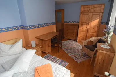 Ein Bett oder Betten in einem Zimmer der Unterkunft Ferienwohnung in herrlicher Waldrandlage