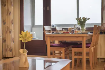 Ein Restaurant oder anderes Speiselokal in der Unterkunft Am Sahlenburger Strand 1 Whg. 15