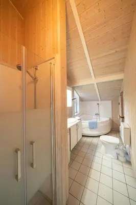 Ein Badezimmer in der Unterkunft Ferienhaus Boldixum