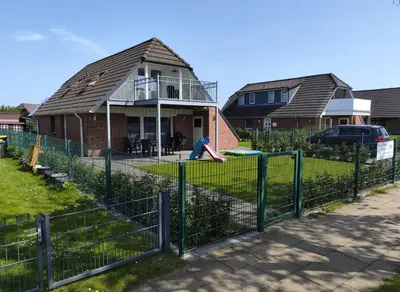 Das Gebäude in dem sich das Ferienhaus befindet