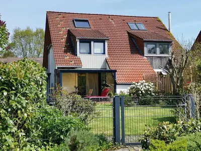 Ein Garten an der Unterkunft Ferienhaus Medemsonne