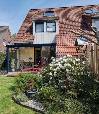 Ein Garten an der Unterkunft Ferienhaus Medemsonne