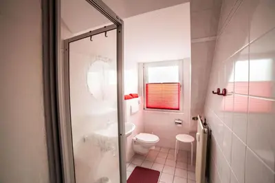 Ein Badezimmer in der Unterkunft Dünenglück, Ferienwohnung 33