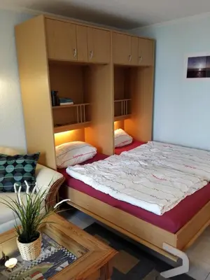 Ein Bett oder Betten in einem Zimmer der Unterkunft 180° Panoramameerblick - Ferienwohnung Sandkorn