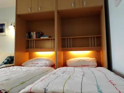 Ein Bett oder Betten in einem Zimmer der Unterkunft 180° Panoramameerblick - Ferienwohnung Sandkorn