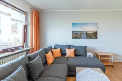 Ein Sitzbereich in der Unterkunft Am Sahlenburger Strand Wohnung 8