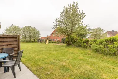 Ein Garten an der Unterkunft Haus Stranddüne Wohnung 11