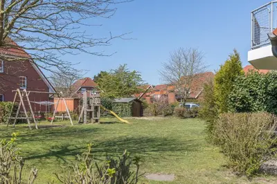 Ein Garten an der Unterkunft Haus Stranddüne Wohnung 11