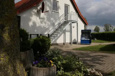 Ein Garten an der Unterkunft Ferienwohnung am Schwarzen Wehl