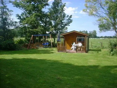 Ein Kinderspielbereich in der Unterkunft Ferienwohnung Ehrich nahe Otterndorf