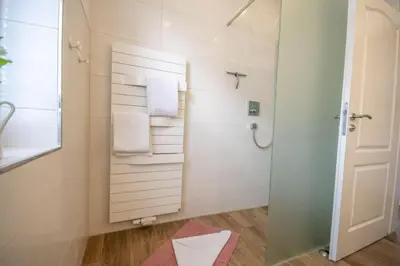 Ein Badezimmer in der Unterkunft Cuxhavener Straße 5/3
