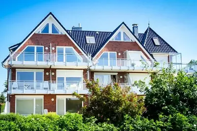 Das Gebäude in dem sich das Ferienhaus befindet