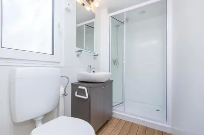 Ein Badezimmer in der Unterkunft KNAUS Campingpark Dorum