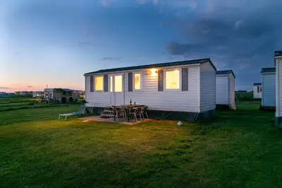 Das Gebäude in dem sich der Campingplatz befindet