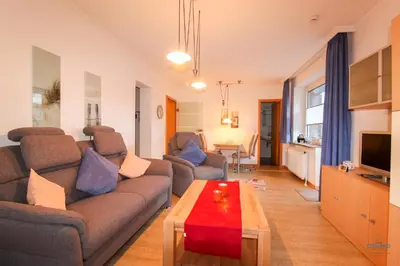Ein Sitzbereich in der Unterkunft Strand und zentrumsnahe Ferienwohnung für bis zu 4 Personen in Döse