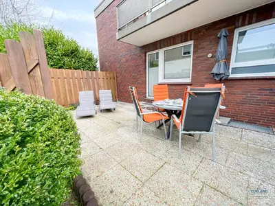 Ein Garten an der Unterkunft Strand und zentrumsnahe Ferienwohnung für bis zu 4 Personen in Döse