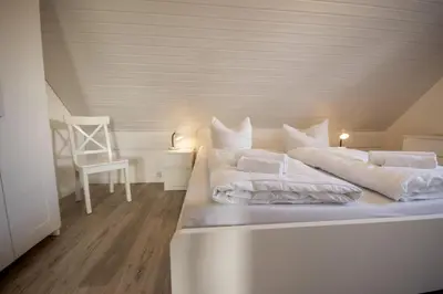 Ein Bett oder Betten in einem Zimmer der Unterkunft Ferienwohnung 'Haus Ingeborg, Wohnung 1/EG'