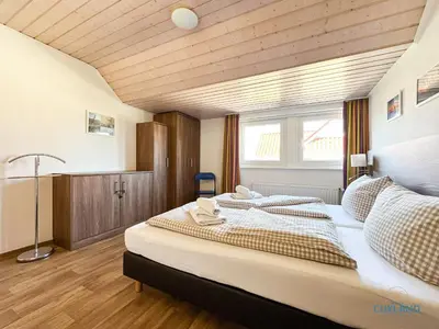 Ein Bett oder Betten in einem Zimmer der Unterkunft Familienurlaub auf zwei Ebenen im Herzen von Duhnen