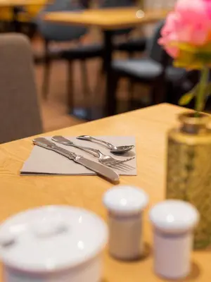 Ein Restaurant oder anderes Speiselokal in der Unterkunft Hotel Wehrburg
