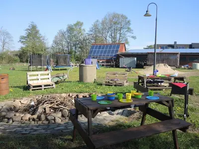 Ein Kinderspielbereich in der Unterkunft Hof Schult