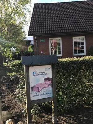 Ein Garten an der Unterkunft Ferienhaus auf dem Hof