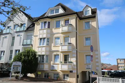 Das Gebäude in dem sich das Ferienhaus befindet