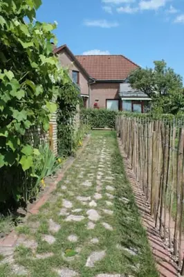 Ein Garten an der Unterkunft FeWoGeestland
