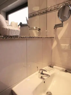 Ein Badezimmer in der Unterkunft Haus Thorwarth - Hotel garni