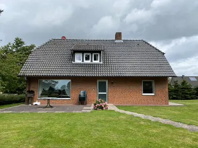 Das Gebäude in dem sich das Ferienhaus befindet