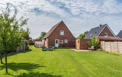 Ein Garten an der Unterkunft 3 Bedroom Cozy Home In Friedrichskoog