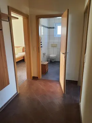 Ein Bett oder Betten in einem Zimmer der Unterkunft Landhaus Braband Ferienwohnungen - Cuxhavener Straße 96
