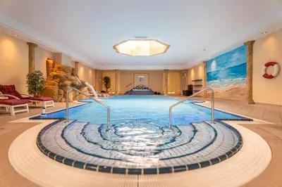 Der Swimmingpool an oder in der Nähe von Romantik Hotel Bösehof