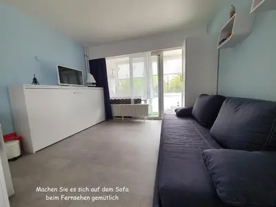TV/Unterhaltungsangebot in der Unterkunft Apartment 103 im Haus Seehütte direkt am Strand in Cuxhaven Duhnen mit Seesicht in der Ferne