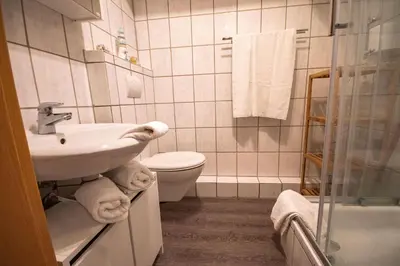 Ein Badezimmer in der Unterkunft Neue Reihe 8 rechts