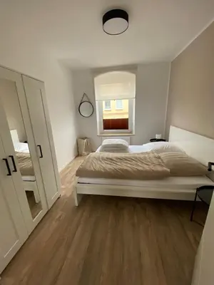 Ein Bett oder Betten in einem Zimmer der Unterkunft FEDDERSEN LIVING Moderne Ferienwohnungen - Gemütlich - Netflix - Voll ausgestattet - Waschmaschine - zentral gelegen