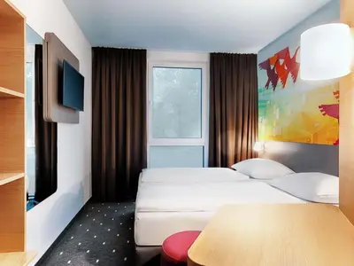 Ein Bett oder Betten in einem Zimmer der Unterkunft B&B Hotel Cuxhaven