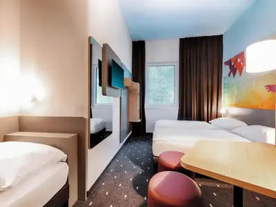 Ein Bett oder Betten in einem Zimmer der Unterkunft B&B Hotel Cuxhaven