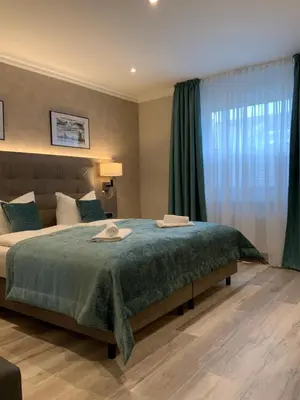 Ein Bett oder Betten in einem Zimmer der Unterkunft Mertinkus Nordseehotel