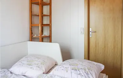 Ein Bett oder Betten in einem Zimmer der Unterkunft Cozy Apartment In Wurster Nordseeküste