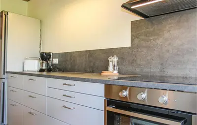 Küche/Küchenzeile in der Unterkunft Cozy Apartment In Wurster Nordseeküste