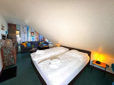 Ein Bett oder Betten in einem Zimmer der Unterkunft Hawaii - by Mila FerienARPartments - Büsum Zentrum eigener Parkplatz