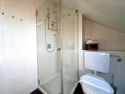 Ein Badezimmer in der Unterkunft Hawaii - by Mila FerienARPartments - Büsum Zentrum eigener Parkplatz