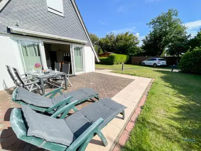 Ein Garten an der Unterkunft Ferienhaus Kampweg 15