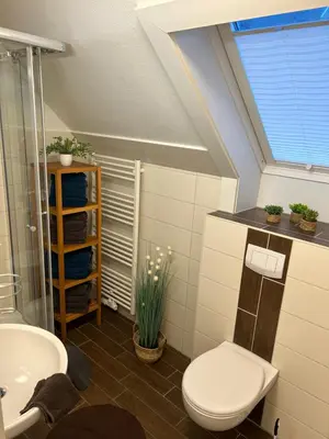 Ein Badezimmer in der Unterkunft Ferienwohnung Ritthoff Perlebucht - mit Strandkorb am Meer und kostenloser Eintritt ins Schwimmbad