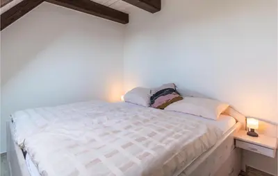 Ein Bett oder Betten in einem Zimmer der Unterkunft Cozy Apartment In Friedrichskoog-Spitze