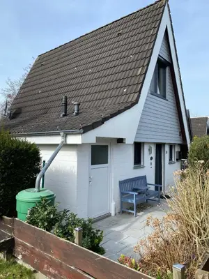 Das Gebäude in dem sich das Ferienhaus befindet