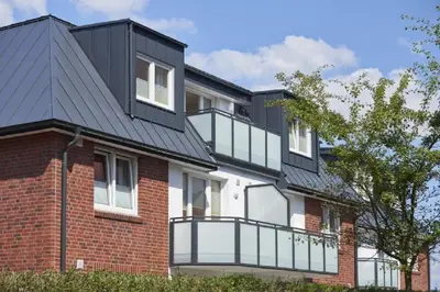 Das Gebäude in dem sich das Ferienhaus befindet