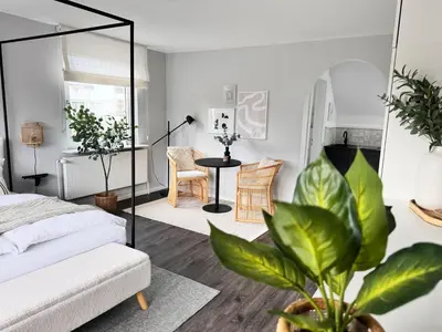 Ein Bett oder Betten in einem Zimmer der Unterkunft Seaside Rooms - Design-Apartment mit Balkon & Parkplatz - inklusive Strandkorb direkt am Wasser und Spa & Sauna saisonal